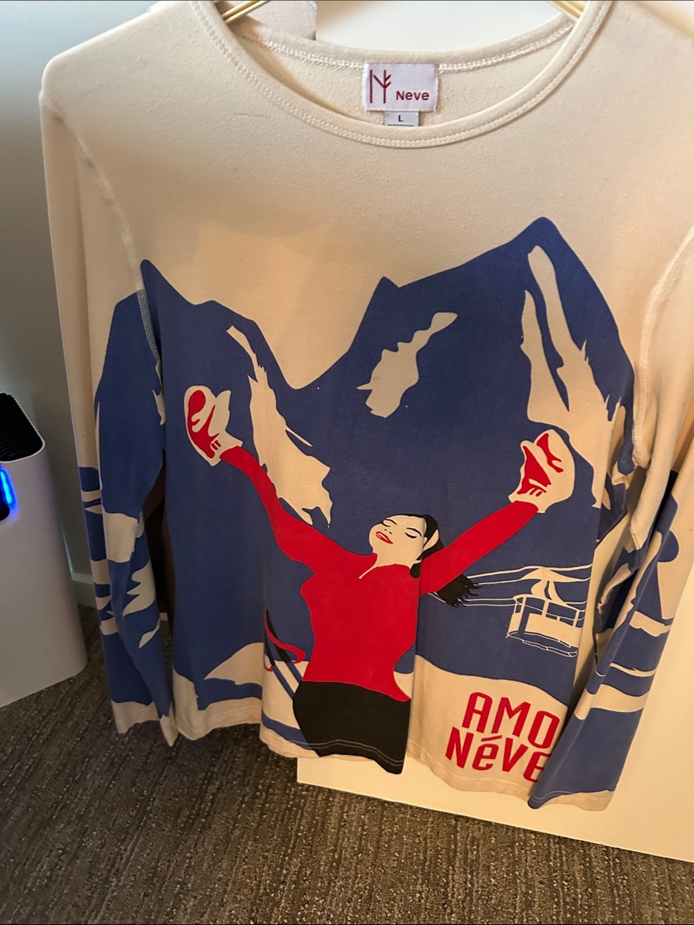 Neve Cream Crewneck Top with Blue Mountain and Red Skier Graphic